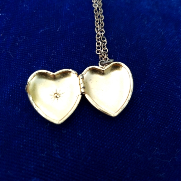 Vintage Gold Toned Heart Shaped Locket, Red Jewel Accent - Picture 4 of 7